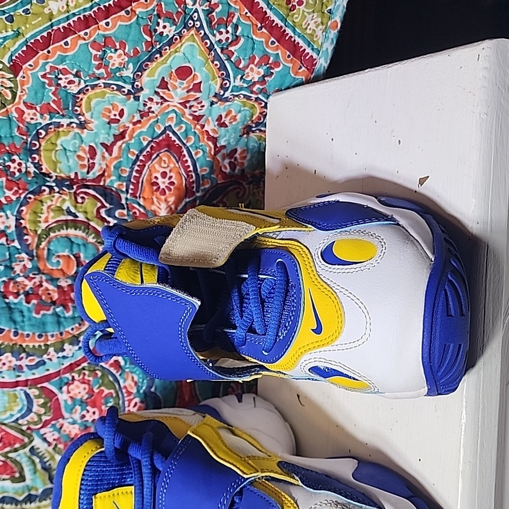 Nike air speed turf 6Y - Blue, Yellow, White EUC - Picture 5 of 5
